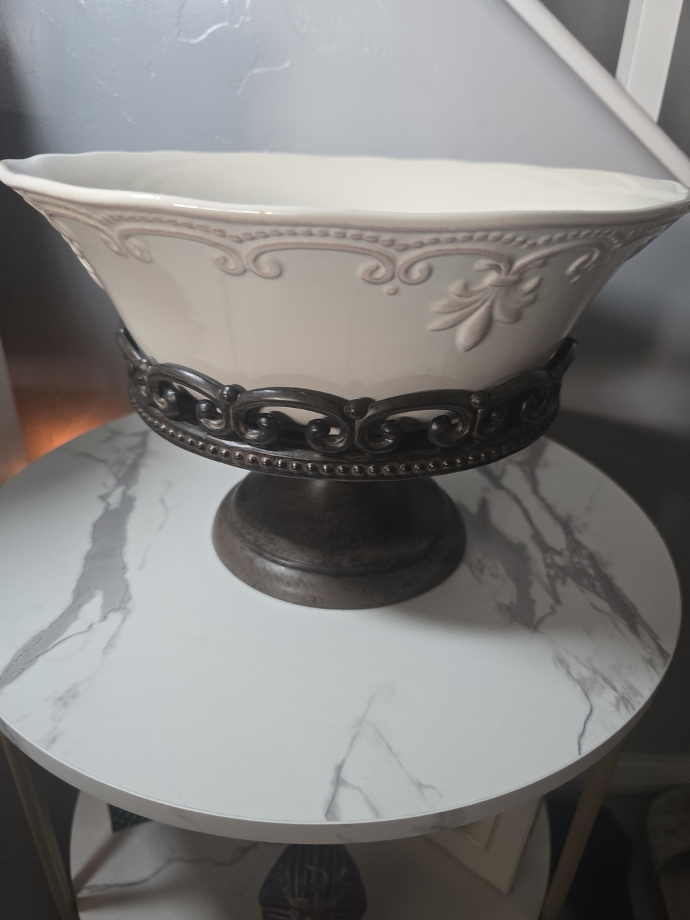 Pier 1 Imports Abigail Salad Serving Bowl with Metal Stand
